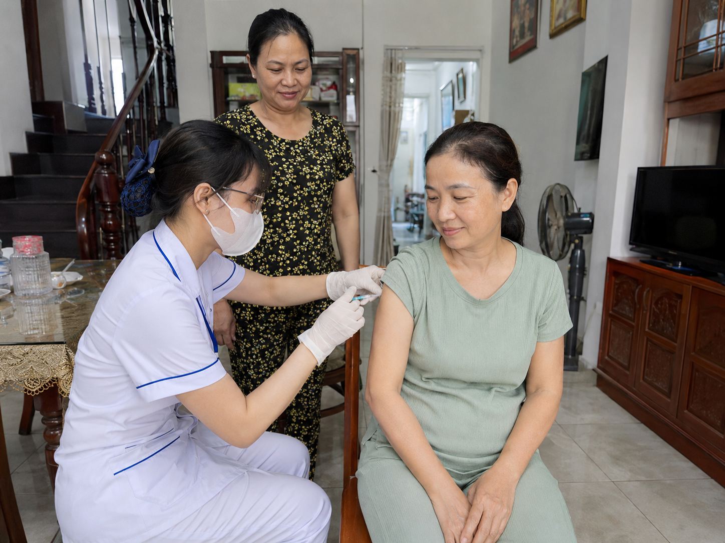 Truyền dịch, tiêm thuốc theo y lệnh